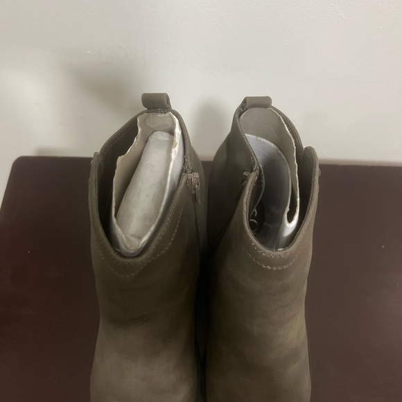 Women’s Heel Fringe Boots *PRICE IS FIRM* - Picture 6 of 8